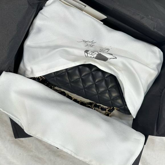 CHANEL HANDBAG - Picture 3 of 5